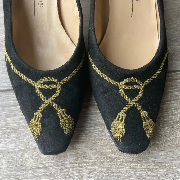 Caressa Made in Spain Suede Leather Embroidery Pumps - Picture 4 of 14